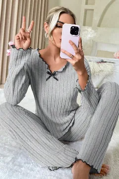 Kadın Gri Çizgili Uzun Kollu Fiyonk Detaylı Pijama Takımı Rahat Mevsimlik