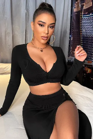 Kadın Siyah Uzun Kol Göğüs ve Göbek Dekolteli Fermuarlı Crop Top Bluz