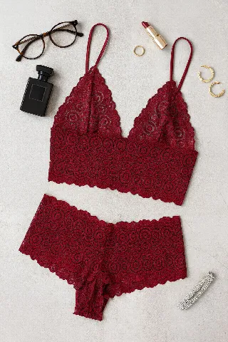 Kadın Bordo Dantel Bralet Şort Takımı – Asil ve Sofistike İç Giyim
