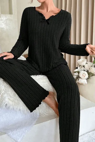 Kadın Siyah Uzun Kollu Fiyonklu Yuvarlak Yaka Mevsimlik Pijama Takımı