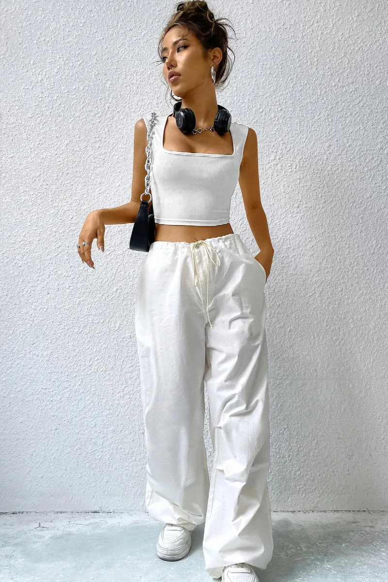 Kadın Beyaz Kare Yaka Kalınlaşan Omuz Detaylı Crop Top Bluz