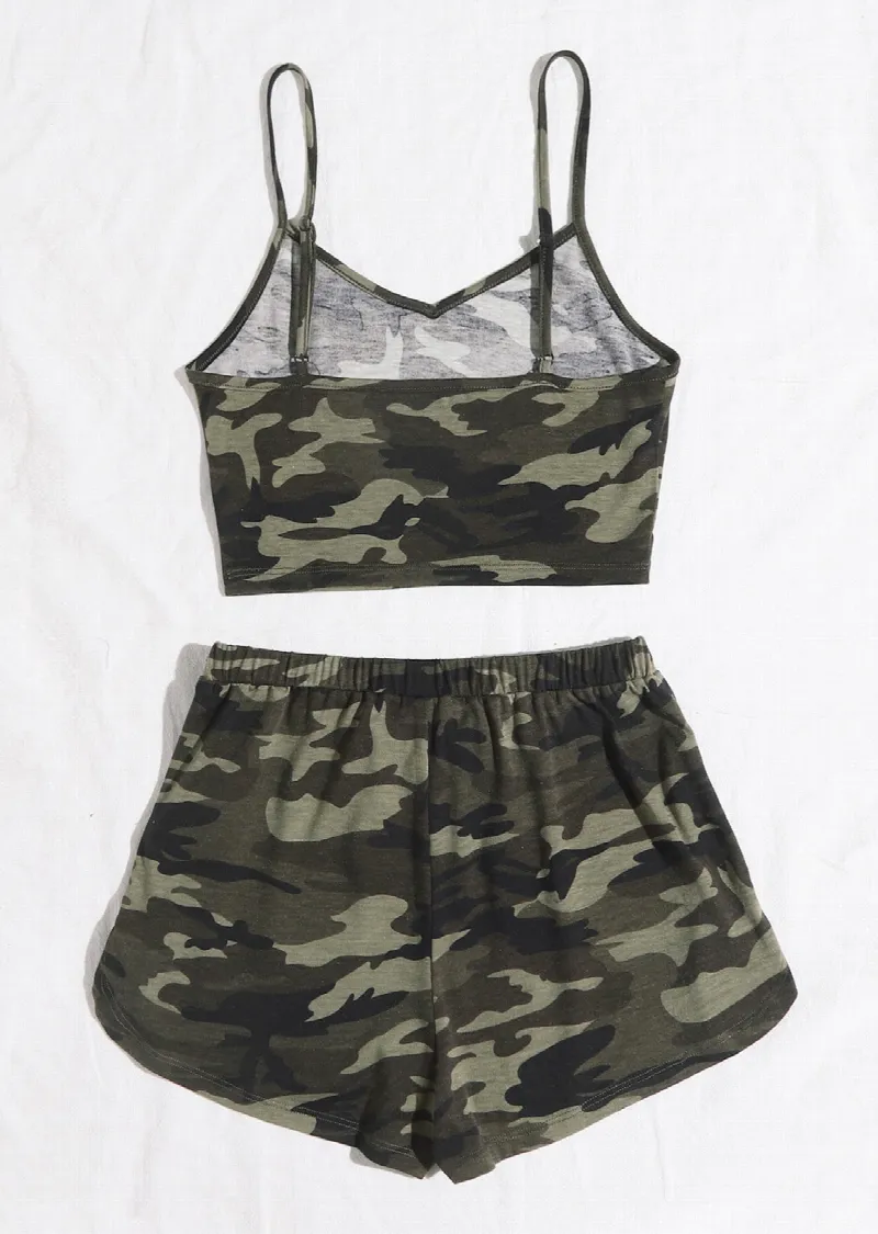 Kadın Kamuflaj Desenli Askılı Crop Top ve Şortlu Gecelik Takım