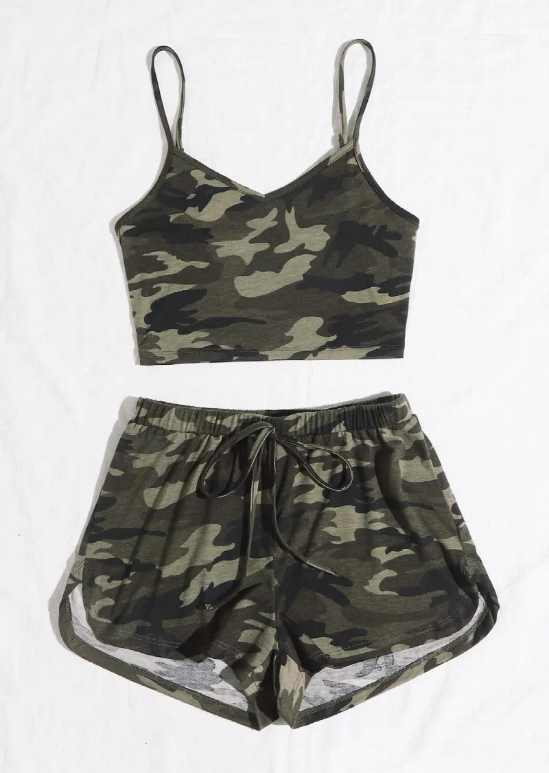 Kadın Kamuflaj Desenli Askılı Crop Top ve Şortlu Gecelik Takım