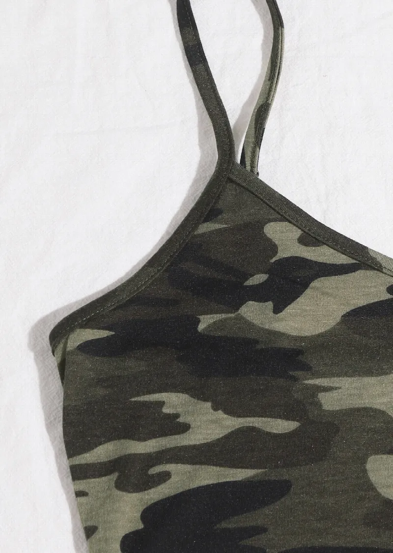 Kadın Kamuflaj Desenli Askılı Crop Top ve Şortlu Gecelik Takım