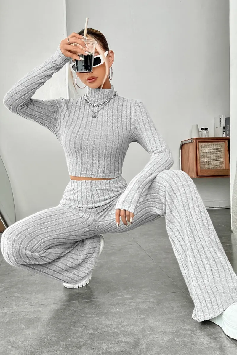 Kadın Gri Çizgili Boğazlı Crop Top ve Yüksek Bel Pantolon Takım